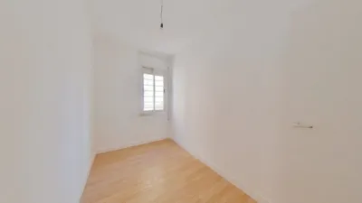 Flat in Centre-Station Area-Passeig de Joan Maragall photo 9