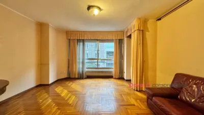 Piso en venta en Calle del Alcalde Vázquez Varela, 6, Praza España-Zona Corte Inglés (Distrito Casco Urbano. Vigo) de 242.000 €
