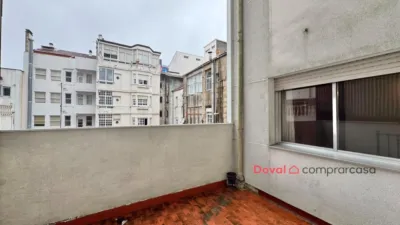 Piso en venta en Calle del Alcalde Vázquez Varela, 6, Praza España-Zona Corte Inglés (Distrito Casco Urbano. Vigo) de 242.000 €