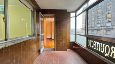 Piso en venta en Calle del Alcalde Vázquez Varela, 6, Praza España-Zona Corte Inglés (Distrito Casco Urbano. Vigo) de 242.000 €