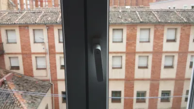 Piso en alquiler en Calle de Santa Isabel, Centro (Segovia Capital) de 1.050 €<span>/mes</span>