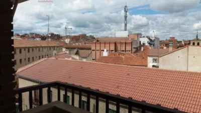 Piso en alquiler en Calle de Santa Isabel, Centro (Segovia Capital) de 1.050 €<span>/mes</span>