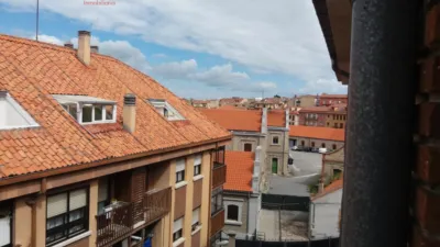 Piso en alquiler en Calle de Santa Isabel, Centro (Segovia Capital) de 1.050 €<span>/mes</span>