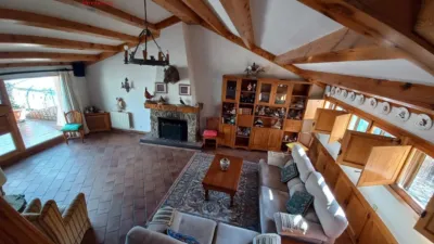 Chalet en venta en Junto Ayuntamiento, Torrecaballeros de 870.000 €