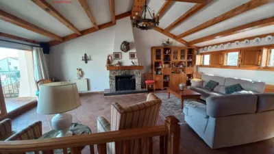 Chalet en venta en Junto Ayuntamiento, Torrecaballeros de 870.000 €