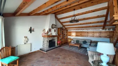 Chalet en venta en Junto Ayuntamiento, Torrecaballeros de 870.000 €