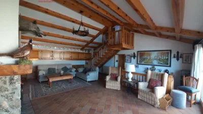 Chalet en venta en Junto Ayuntamiento, Torrecaballeros de 870.000 €
