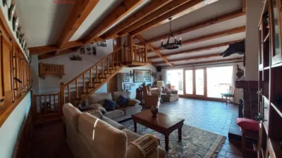 Chalet en venta en Junto Ayuntamiento, Torrecaballeros de 870.000 €