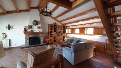 Chalet en venta en Junto Ayuntamiento, Torrecaballeros de 870.000 €