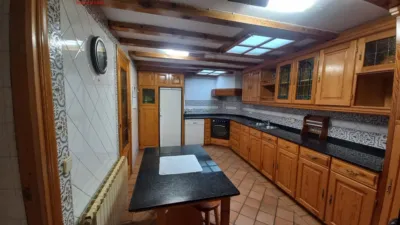 Chalet en venta en Junto Ayuntamiento, Torrecaballeros de 870.000 €