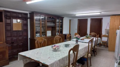 Chalet en venta en Junto Ayuntamiento, Torrecaballeros de 870.000 €