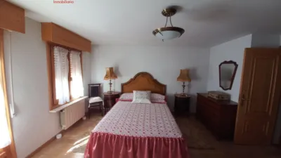 Chalet en venta en Junto Ayuntamiento, Torrecaballeros de 870.000 €