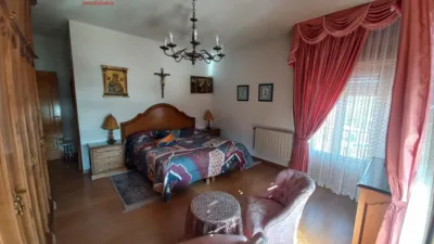 Chalet en venta en Junto Ayuntamiento, Torrecaballeros de 870.000 €