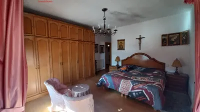 Chalet en venta en Junto Ayuntamiento, Torrecaballeros de 870.000 €