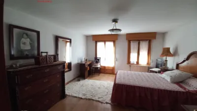 Chalet en venta en Junto Ayuntamiento, Torrecaballeros de 870.000 €