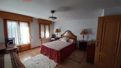 Chalet en venta en Junto Ayuntamiento, Torrecaballeros de 870.000 €