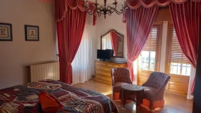 Chalet en venta en Junto Ayuntamiento, Torrecaballeros de 870.000 €