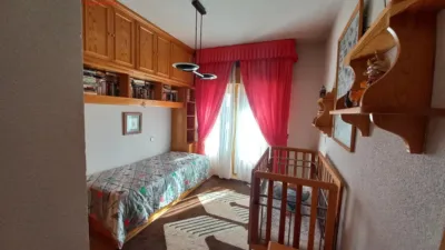 Chalet en venta en Junto Ayuntamiento, Torrecaballeros de 870.000 €