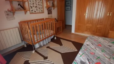 Chalet en venta en Junto Ayuntamiento, Torrecaballeros de 870.000 €