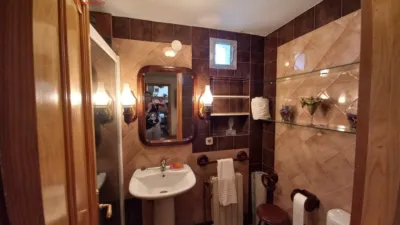 Chalet en venta en Junto Ayuntamiento, Torrecaballeros de 870.000 €