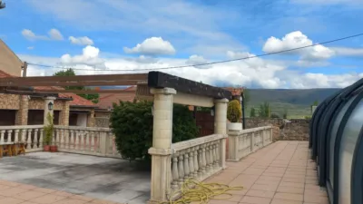 Chalet en venta en Junto Ayuntamiento, Torrecaballeros de 870.000 €