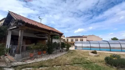 Chalet en venta en Junto Ayuntamiento, Torrecaballeros de 870.000 €