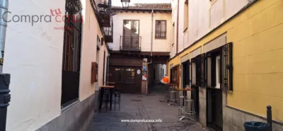 Piso en alquiler en Travesía del Patín, Plaza Mayor-San Agustín (Segovia Capital) de 2.200 €<span>/mes</span>