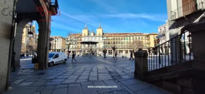 Piso en alquiler en Travesía del Patín, Plaza Mayor-San Agustín (Segovia Capital) de 2.200 €<span>/mes</span>