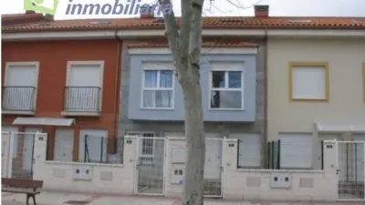 Terraced house on Avenida de Mencía de Velasco, 40 photo 11