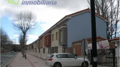 Terraced house on Avenida de Mencía de Velasco, 40 photo 12