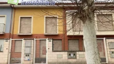 Terraced house on Avenida de Mencía de Velasco, 40 photo 3