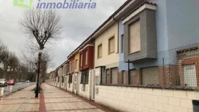 Terraced house on Avenida de Mencía de Velasco, 40 photo 9