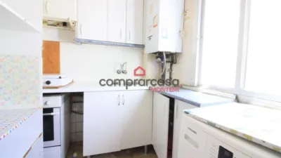 Piso en venta en Calle de Villajoyosa, Los Ángeles (Distrito Villaverde. Madrid Capital) de 190.000 €