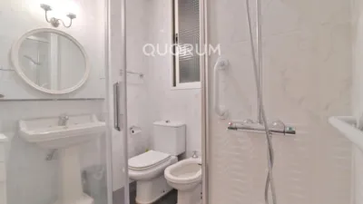 Apartment on Calle de Rodríguez Arias photo 21