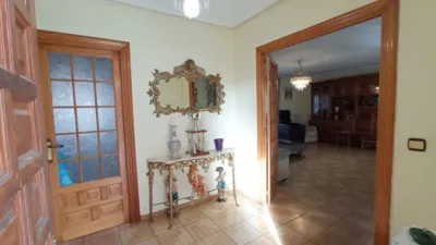 Semi-detached house in Fuentecillas-Yagüe-Villalonquéjar photo 4