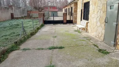 Semi-detached house in Fuentecillas-Yagüe-Villalonquéjar photo 9