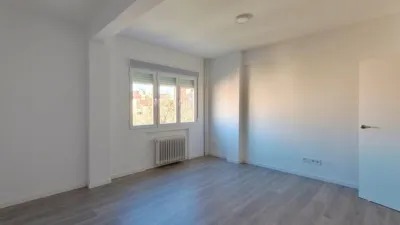 Piso en alquiler en Valdezarza - Imagen 2