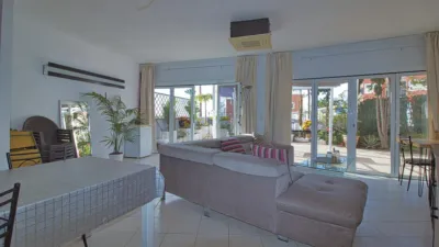 Apartment on Calle de Venecia photo 7