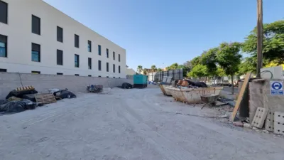 Terreno en venta en Calle de Alicante, cerca de Carrer de l' Estany - Más