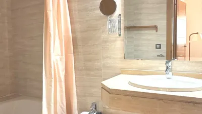 Piso en alquiler en Calle Aceituneras, Camas de 950 €<span>/mes</span>