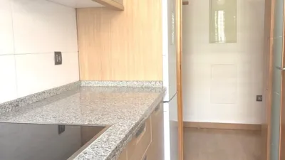 Piso en alquiler en Calle Aceituneras, Camas de 950 €<span>/mes</span>
