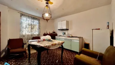 Casa adosada en venta en Calle de Nava, Arenas de San Pedro de 79.990 €