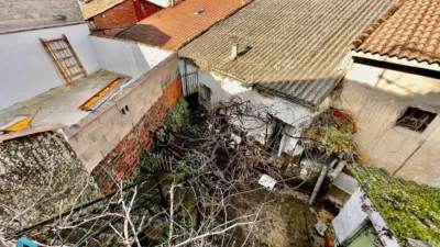 Casa adosada en venta en Calle de Nava, Arenas de San Pedro de 79.990 €