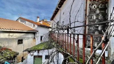 Casa adosada en venta en Calle de Nava, Arenas de San Pedro de 79.990 €