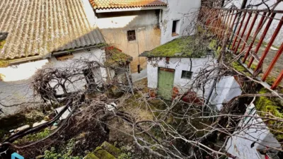 Casa adosada en venta en Calle de Nava, Arenas de San Pedro de 79.990 €