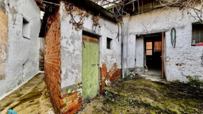 Casa adosada en venta en Calle de Nava, Arenas de San Pedro de 79.990 €