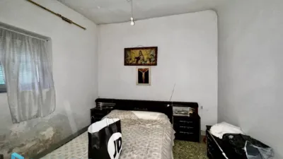 Casa adosada en venta en Calle de Nava, Arenas de San Pedro de 79.990 €