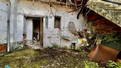 Casa adosada en venta en Calle de Nava, Arenas de San Pedro de 79.990 €