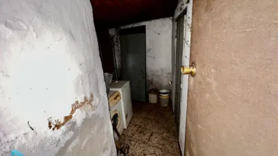 Casa adosada en venta en Calle de Nava, Arenas de San Pedro de 79.990 €