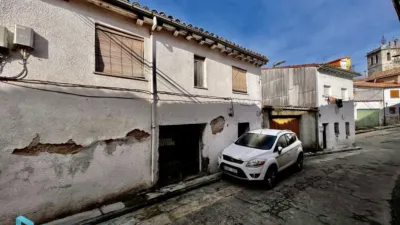 Casa adosada en venta en Calle de Nava, Arenas de San Pedro de 79.990 €